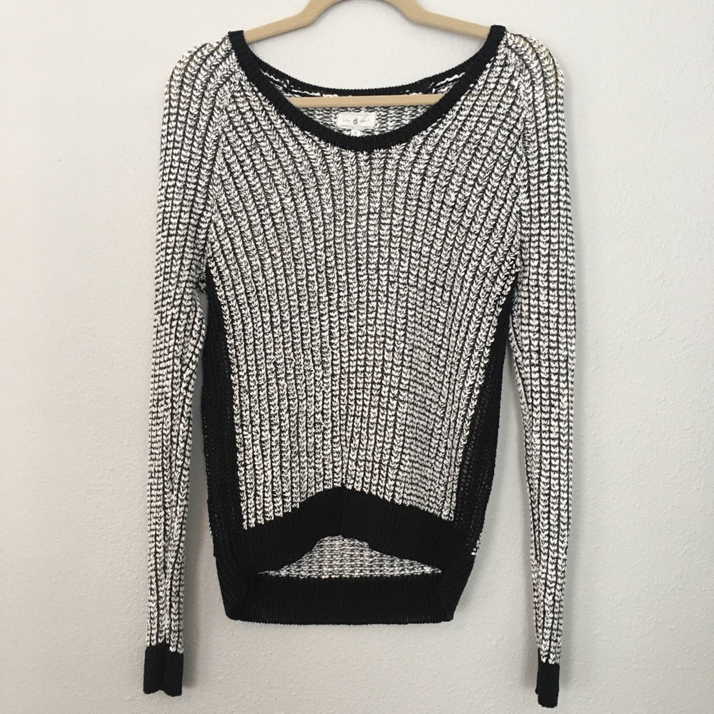 🖤 Black & White Sweater